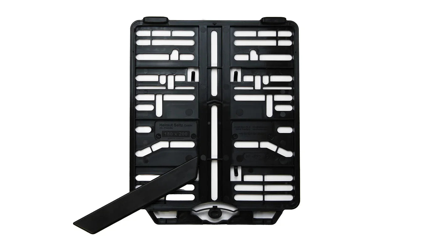 Kennzeichenhalter 180×200 mm – schwarz, ohne Werbung, sichere Montage - Direktschild.de